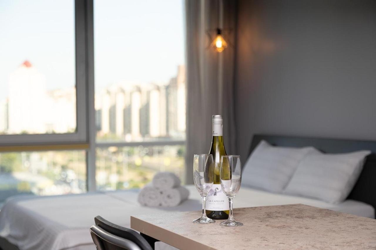 Stylish Panoramic Apartments. Smartplaza. Metro Minskaya Kiev Eksteriør bilde