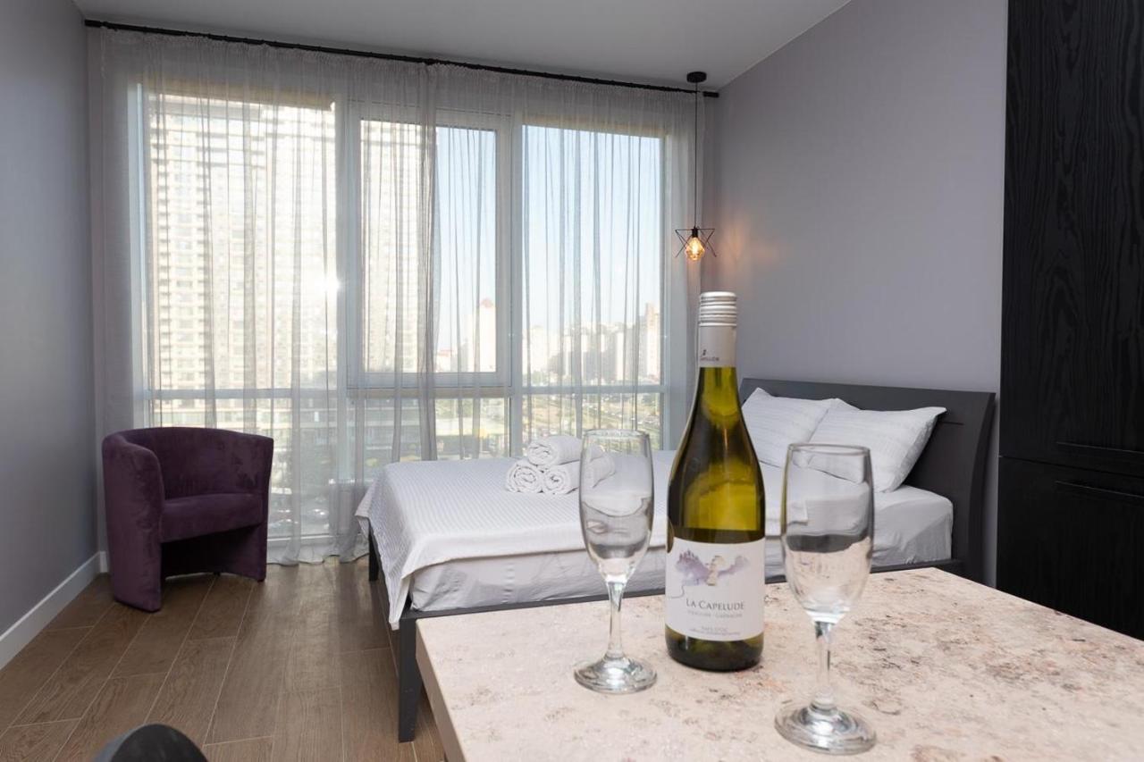 Stylish Panoramic Apartments. Smartplaza. Metro Minskaya Kiev Eksteriør bilde